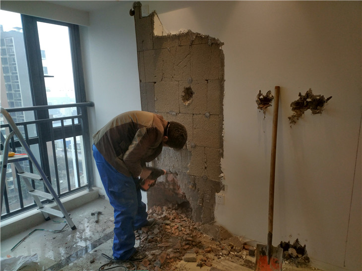 成都專業打墻成都打墻價格是多少？
